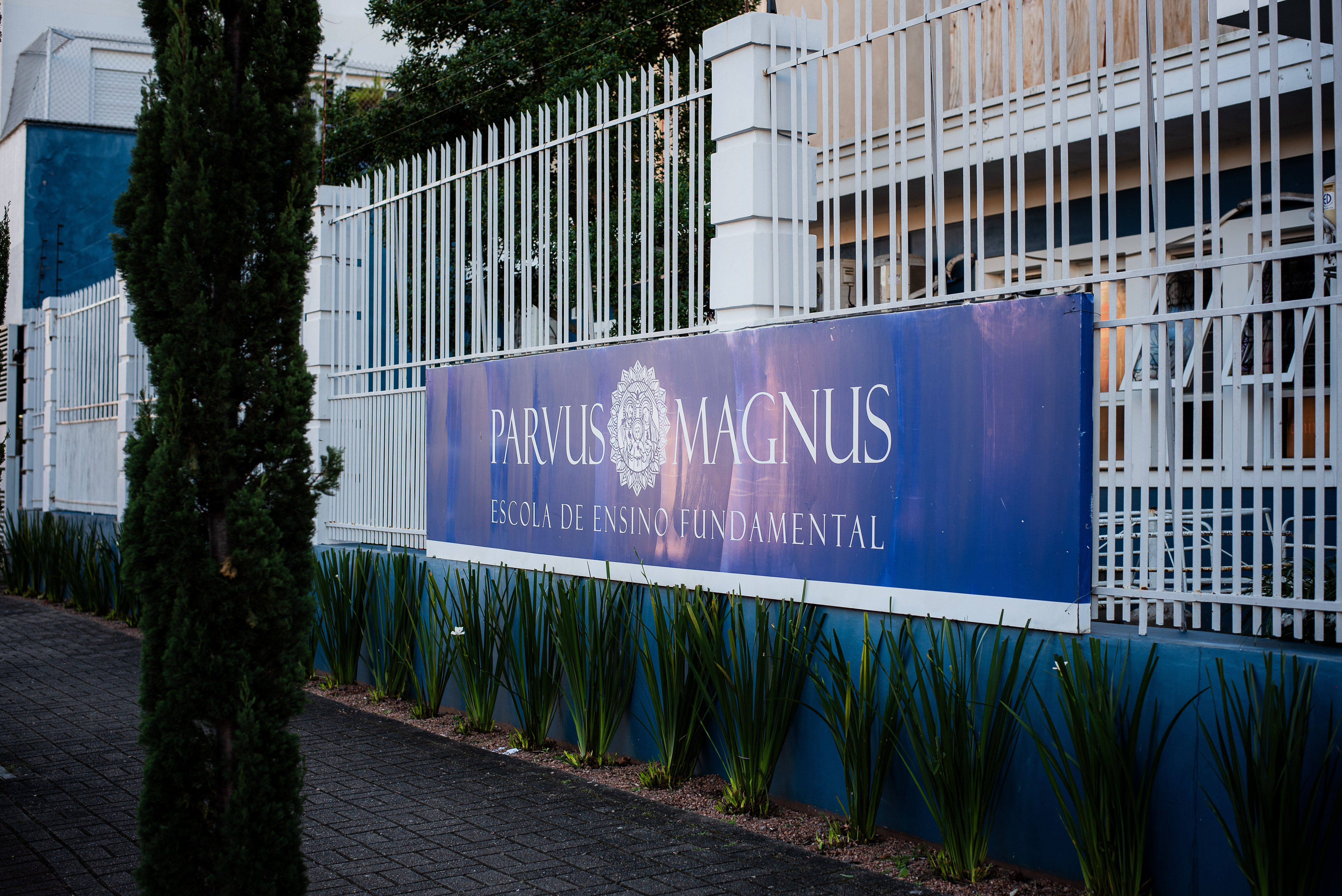 Fachada da Escola Parvus Magnus